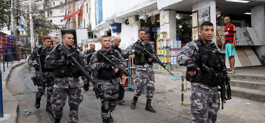 operaccca7acc83o-policial-na-rocinha-20170918-0003