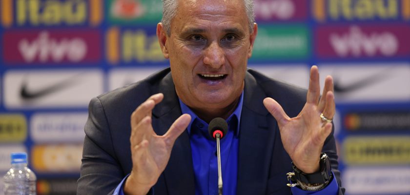 RJ - COPA DE 2018/SELEÇÃO/CONVOCAÇÃO  - ESPORTES - O técnico Tite durante coletiva para   anunciar os convocados da seleção   brasileira para a Copa do Mundo de   2018, nesta segunda-feira, na sede da   CBF (Confederação Brasileira de   Futebol), na Barra da Tijuca, na zona   oeste do Rio de Janeiro.    11/05/2018 - Foto: WILTON JUNIOR/ESTADÃO CONTEÚDO