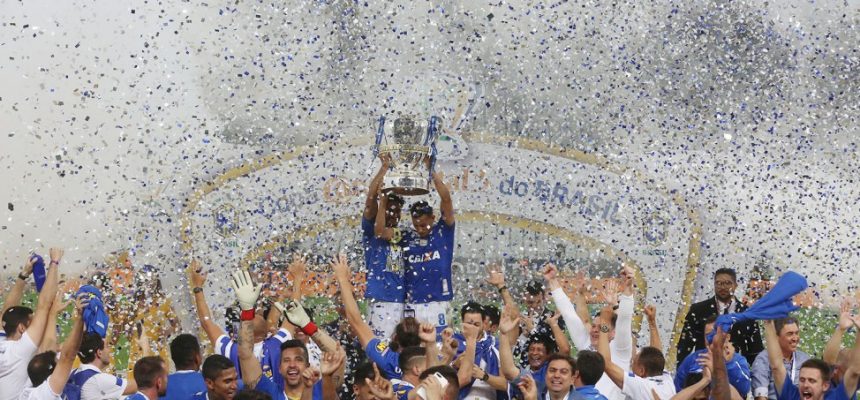 cdb_cruzeiro_campeao_livia_villas_boas_staff_images