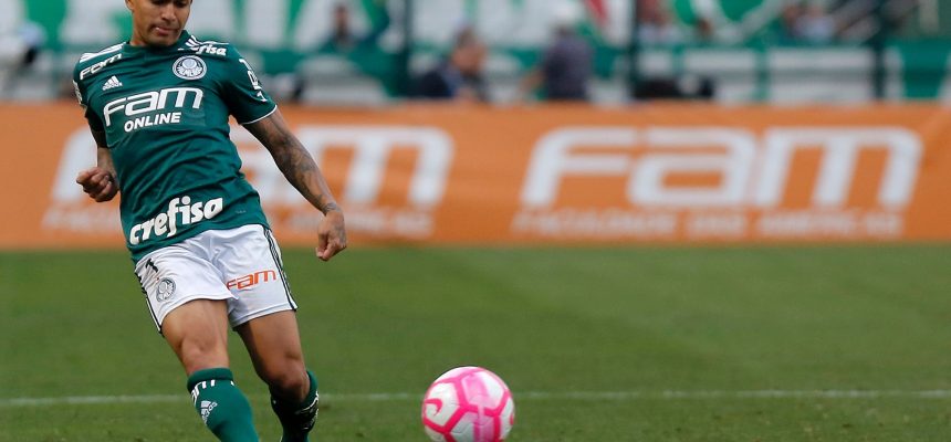 dudu-em-acao-pelo-palmeiras-durante-jogo-contra-o-gremio-1539553393218_1920x1280