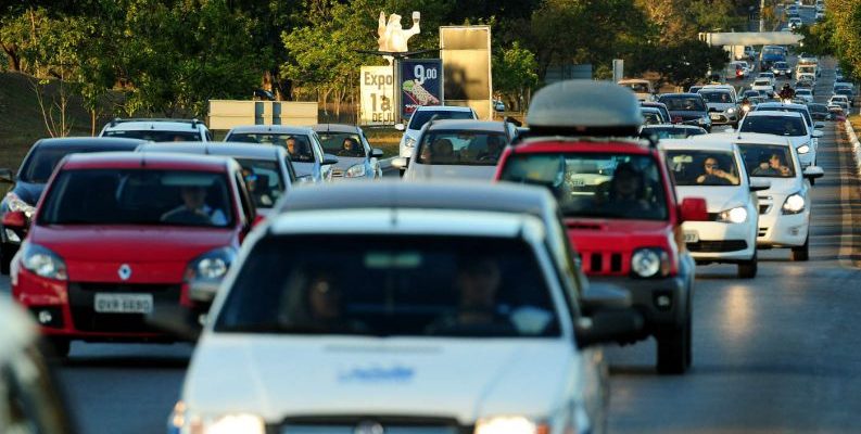 carros-fila-farol-0916-1400x800