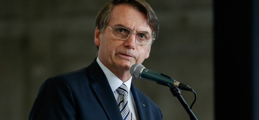O presidente Jair Bolsonaro discursa durante cerimônia de posse do General Joaquim Silva e Luna, como diretor-geral brasileiro da Itaipu Binacional.