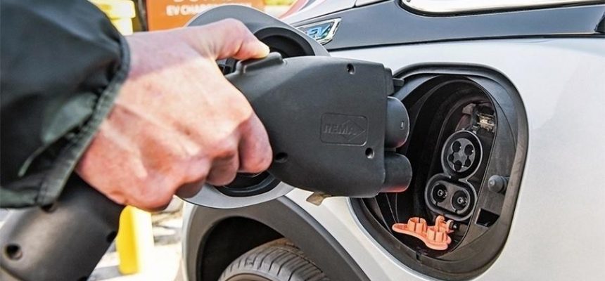 entrada-de-recarregamento-de-um-carro-eletrico-1480543147453_v2_900x506