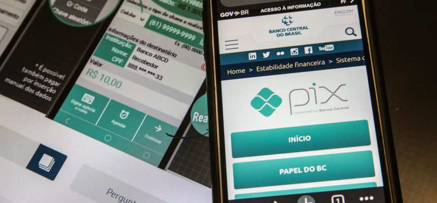 Pix é o pagamento instantâneo brasileiro. O meio de pagamento criado pelo Banco Central (BC) em que os recursos são transferidos entre contas em poucos segundos, a qualquer hora ou dia. É prático, rápido e seguro.