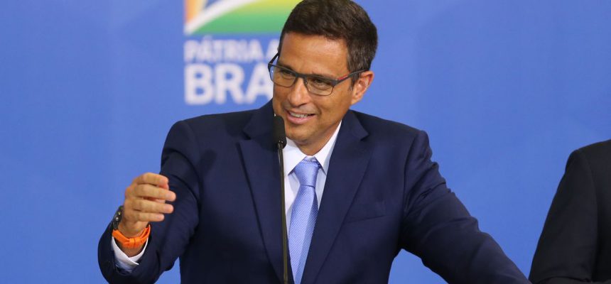 Presidente do Banco Central, Roberto Campos Neto, discursa durante cerimonia de sanção da Lei da Autonomia do Banco Central