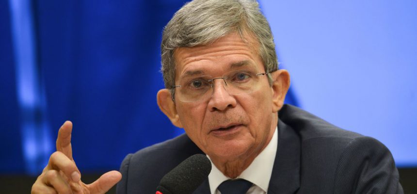 O Diretor-Geral da Itaipu Binacional, Joaquim Silva e Luna, participa de audiência pública na comissão de minas e energia da Câmara dos Deputados.