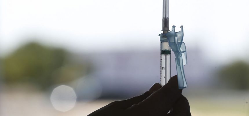 O Distrito Federal começou a vacinar pessoas com 49 anos a partir de hoje. A vacinação contra a Covid-19 começou no dia 19 de janeiro e o DF já  recebeu 1.455.070 doses de imunizantes.