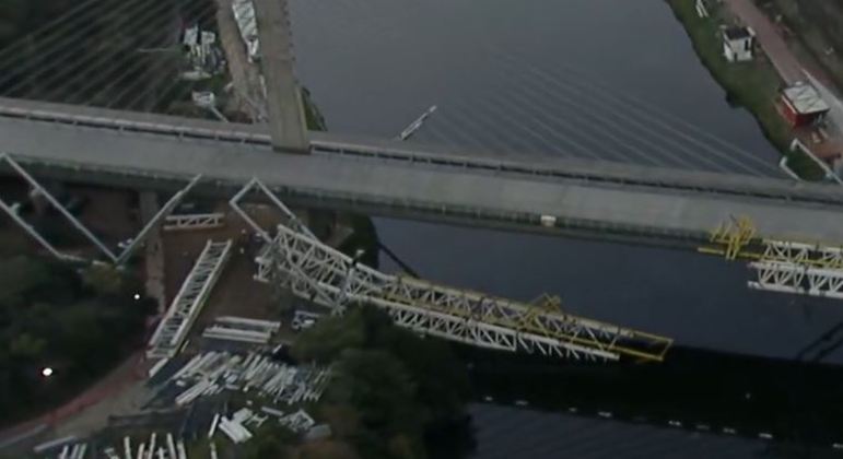ponte-metalica-cai-sobre-o-rio-pinheiros-17082021175806330