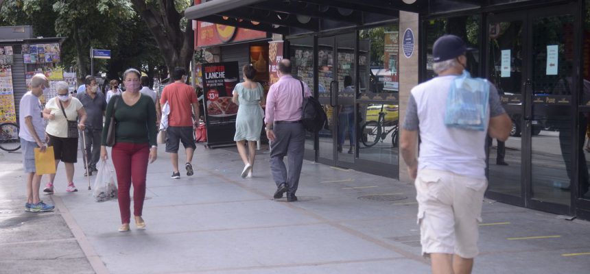 rio_tem_primeiro_dia_util_de_reabertura_do_comercio_de_rua2906200464
