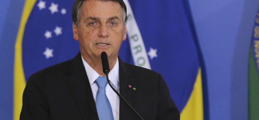 O presidente Jair Bolsonaro, participa de cerimônia de cumprimentos aos oficiais-generais promovidos