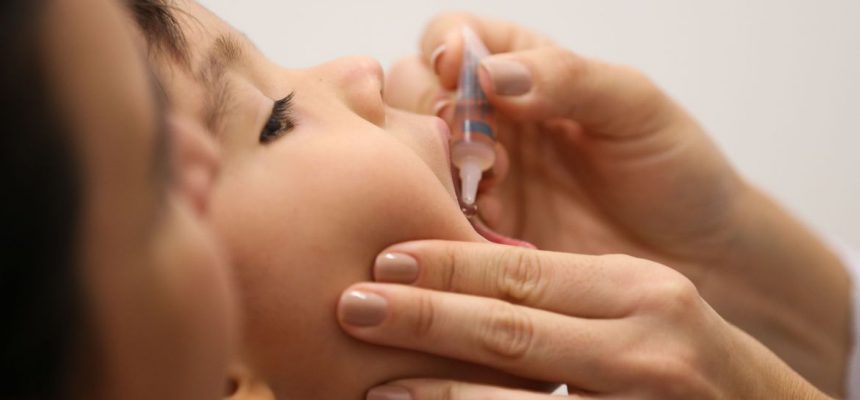 Brasília - Crianças e adolescentes são vacinados no Centro de Saúde nº 8, da Asa Sul, durante o Dia D da Campanha Nacional de Multivacinação, que ocorre neste sábado em todo o Brasil (Marcelo Camargo/Agência Brasil)
