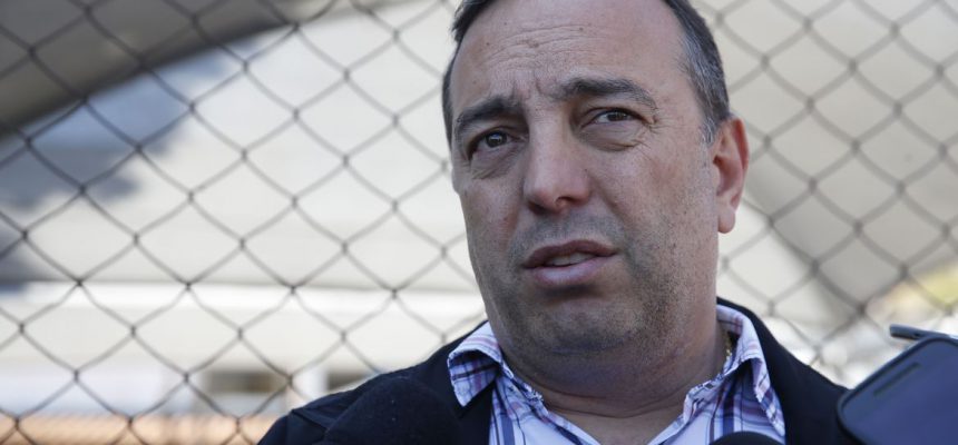 O deputado delegado, Fernando Francischini, concede entrevista aos jornalistas