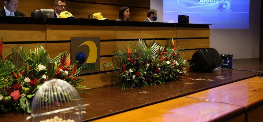 Comissão Especial de Licitação da Agência faz à abertura, análise e julgamento das propostas de preço das 15 empresas cadastradas do  leilão do espectro (banda) 5G, na sede da Agência Nacional de Telecomunicações (Anatel), em Brasília