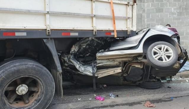 acidente-carro-caminhao