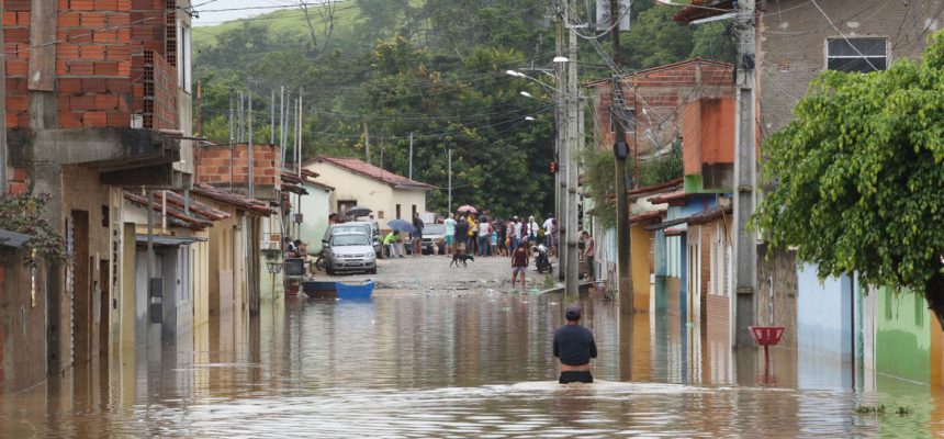 Governador garante assistência a cidades afetadas pelas chuvas nos vales do Mucuri e Jequitinhonha
