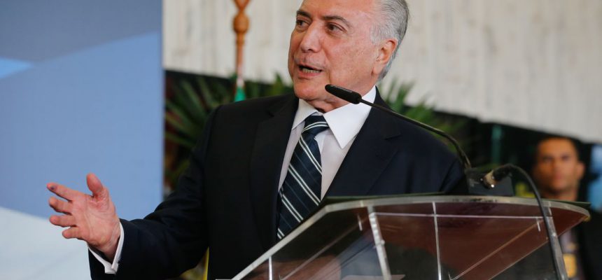 O presidente Michel Temer discursa na cerimônia de assinatura da declaração Presidencial Conjunta Brasil-Paraguai sobre Integração Física, na sede da usina hidrelétrica Itaipu Binacional, em Foz do Iguaçu (PR).