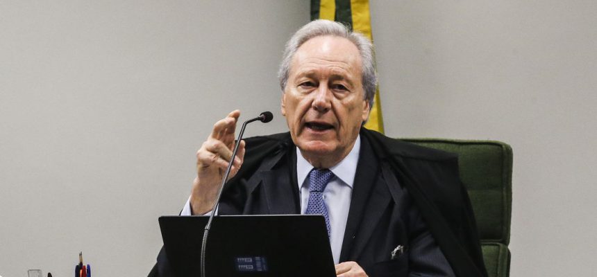 O ministro Ricardo Lewandowski durante sessão na Segunda Turma do Supremo Tribunal Federal (STF), para o julgamento de mais um pedido de liberdade para o ex-presidente Luiz Inácio Lula da Silva.