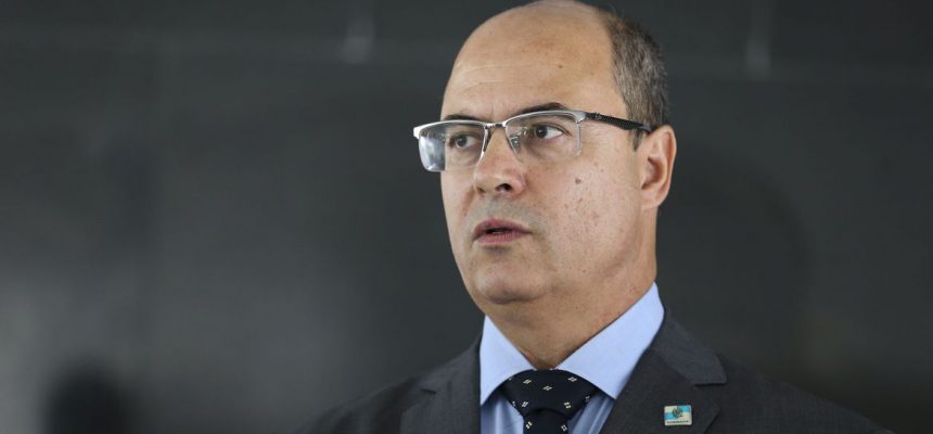 O governador do Rio de Janeiro, Wilson Witzel, fala à imprensa após reunião com o presidente da República, Jair Bolsonaro, no  Palácio do Planalto.