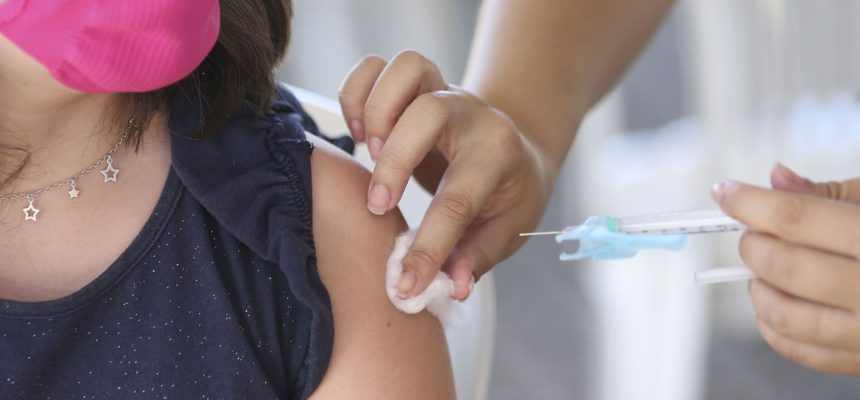 Vacinação de crianças contra a covid-19  na UBS 5 de Taguatinga Sul