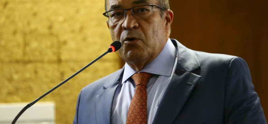 O diretor-geral do Operador Nacional do Sistema Elétrico (ONS), Luiz Ciocchi, durante entrevista coletiva.