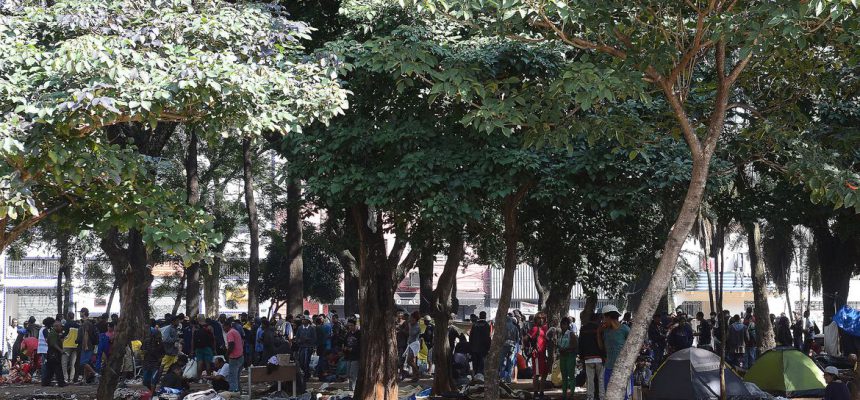 São Paulo - Usuários de drogas se concentram na Praça Princesa Isabel, após ações na cracolândia (Rovena Rosa/Agência Brasil)