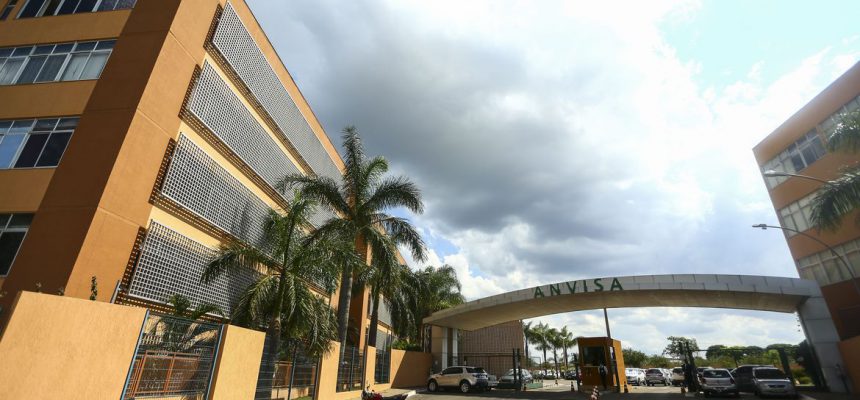 Fachada do edifício sede da Agência Nacional de Vigilância Sanitária (Anvisa).