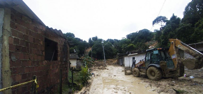 Bairro de Jardim Monteverde, região limítrofe entre Recife e Jaboatão dos Guararapes, atingido pelas fortes chuvas na Região Metropolitana do Recife