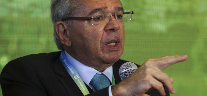 O ministro da Economia, Paulo Guedes, discursa durante congresso Mercado Global de Carbono, no Jardim Botânico do Rio de Janeiro, zona sul da cidade.