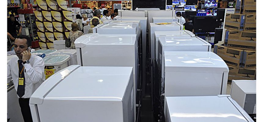 Governo reduz IPI de eletrodomésticos da linha branca, geladeiras; comércio