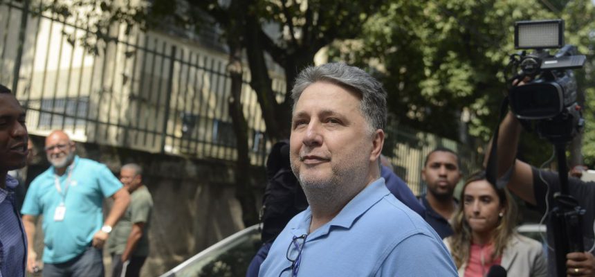 O ex-governador do Rio, Anthony Garotinho, é liberado do presídio de Benfica onde foi preso, durante a Operação Secretum Domus