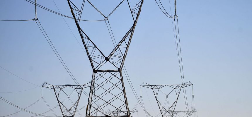 Linhas de transmissão de energia, energia elétrica