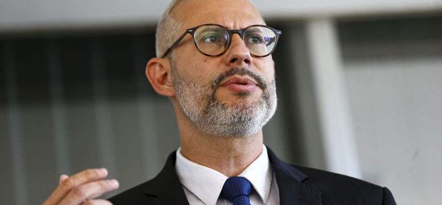 O ministro da Educação, Victor Godoy, durante entrevista coletiva no ministério.