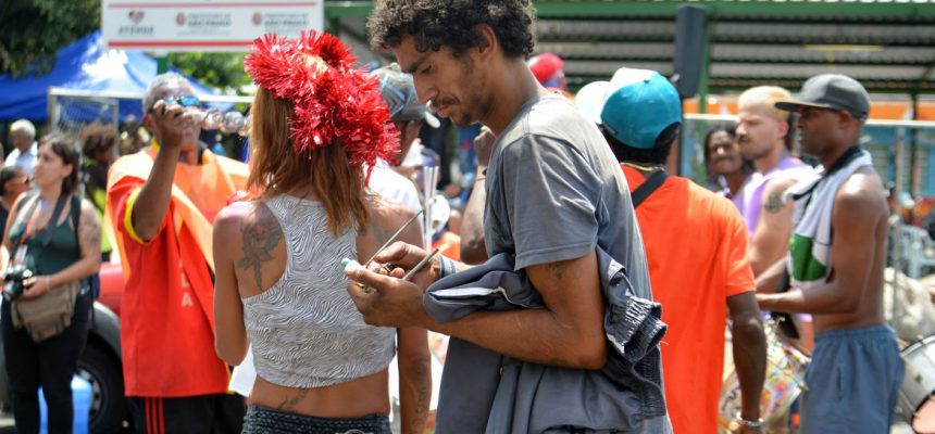 ão Paulo - Concentração do bloco de carnaval Blocolândia, que desfila desde 2015 na região da Cracolândia, com trabalhadores da região, usuários de drogas e militantes, próximo a estação Julio Prestes (Rovena Rosa/Agência Brasil)