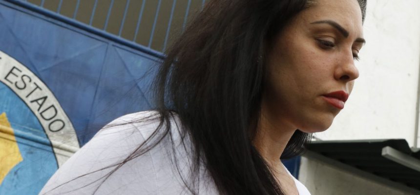 Monique Medeiros, ré pelo homicídio do filho Henry Borel, deixa a prisão no Instituto Penal Santo Expedito, em Bangu.