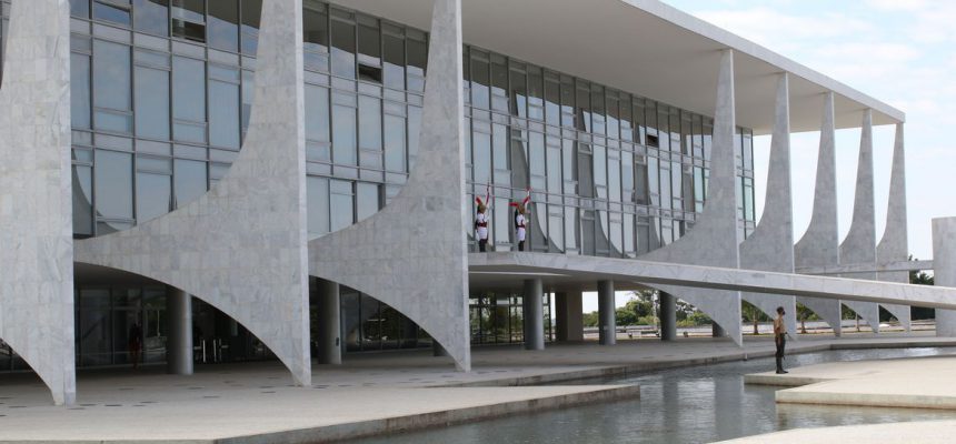 Palácio do Planalto na Praça dos Três Poderes em Brasília