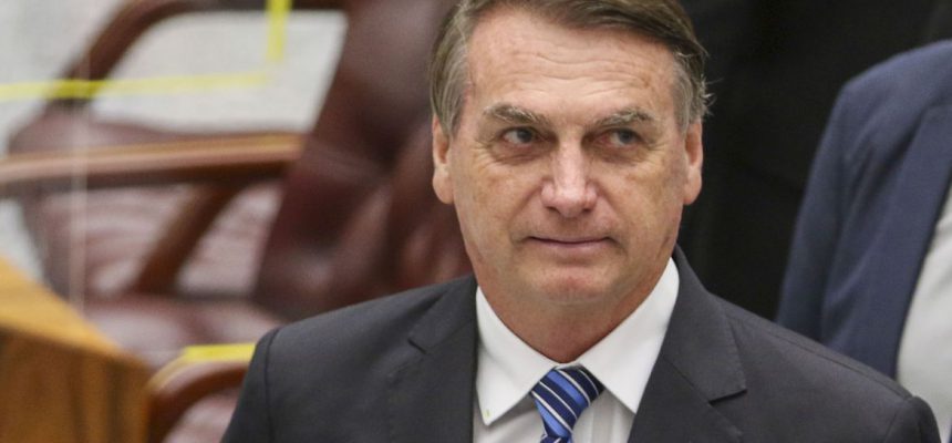O presidente da República, Jair Bolsonaro,participa de cerimônia de posse dos desembargadores Messod Azulay Neto e Paulo Sérgio Domingues, como ministros do Superior Tribunal de Justiça (STJ).