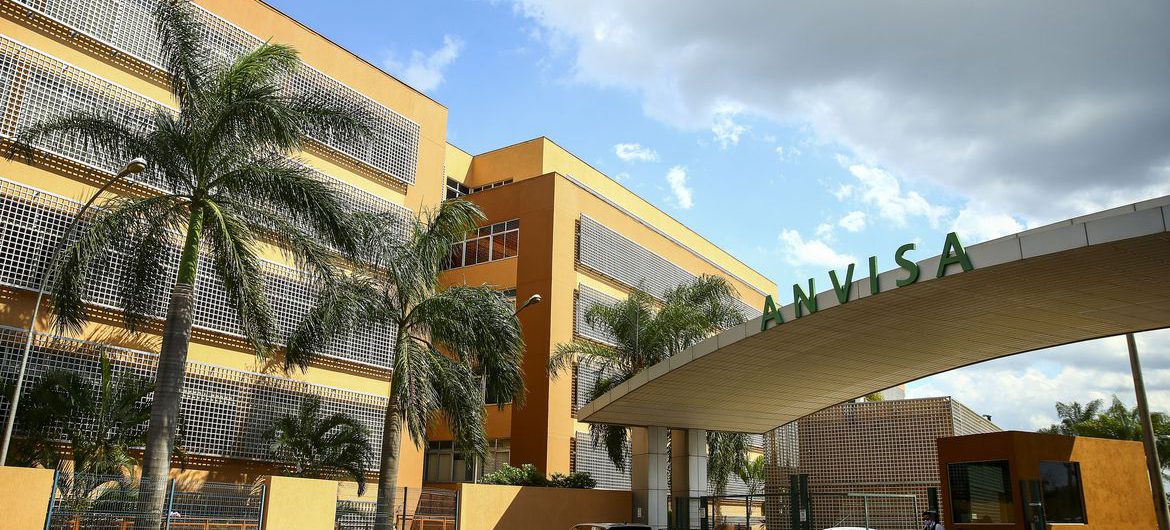 Fachada do edifício sede da Agência Nacional de Vigilância Sanitária (Anvisa).