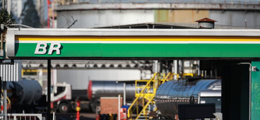 2019-05-07t131900z_6993045_rc15f3e59060_rtrmadp_3_petrobras-divestiture-refineries-1