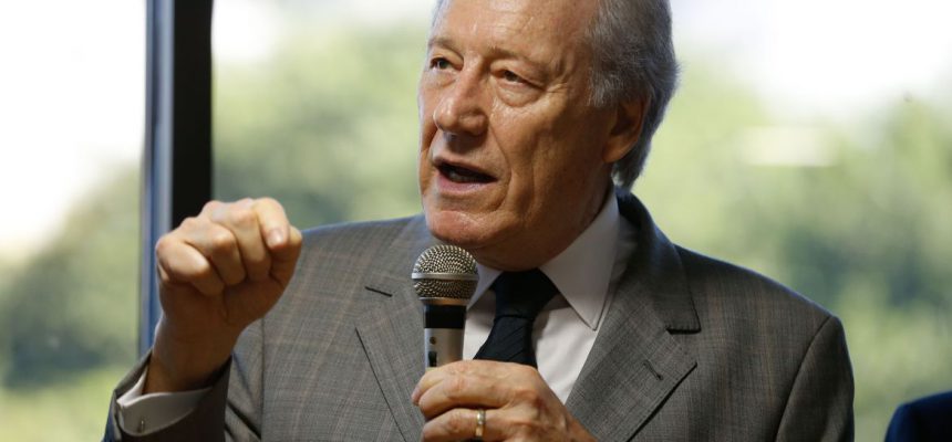 O ministro Ricardo Lewandowski fala durante lançamento de seu livro Pressupostos materiais e formais da intervenção federal no Brasil, na OAB/RJ, no centro do Rio.