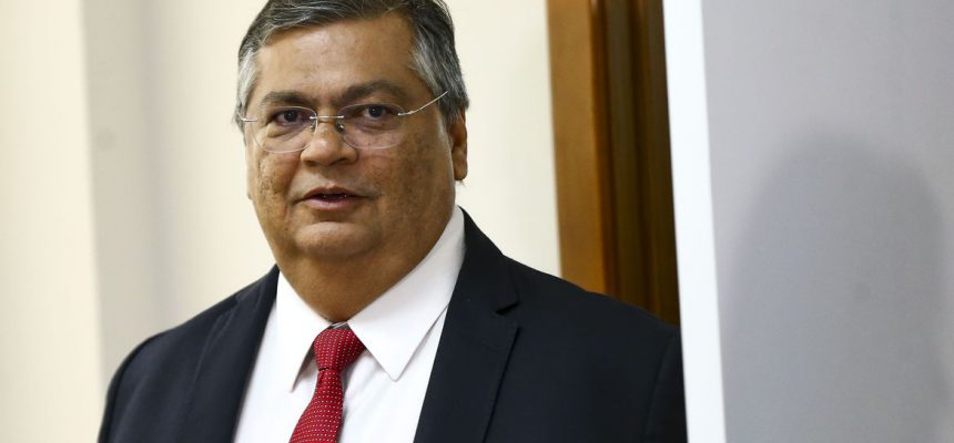 Brasília (DF), 20/04/2023 - O ministro da Justiça e Segurança Pública, Flávio Dino, durante entrevista coletiva sobre a Operação Escola Segura. Foto: Marcelo Camargo/Agência Brasil