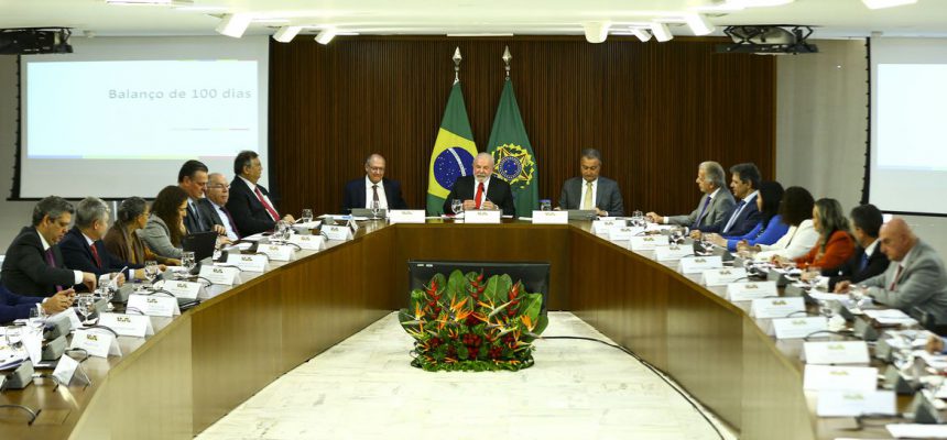 Brasília (DF), 03/04/2023 - O presidente Luiz Inácio Lula da Silva e ministros fazem reunião de balanço de 100 dias de governo, no Palácio do Planalto.