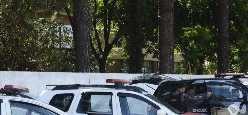 Tiroteio na Escola Estadual Professor Raul Brasil, em Suzano, a 57 quilômetros de São Paulo, deixou mortos e feridos. Segundo a Polícia Militar, dois jovens armados e encapuzados invadiram o colégio e disparam contra os alunos.