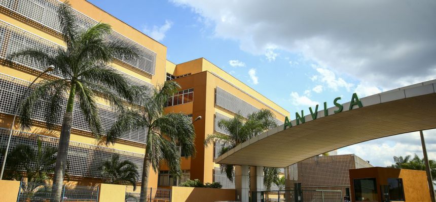 Fachada do edifício sede da Agência Nacional de Vigilância Sanitária (Anvisa).