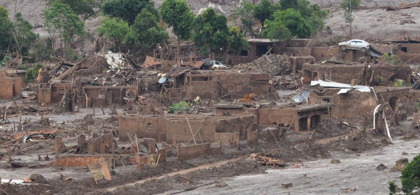 Mariana (MG) - Distrito de Bento Rodrigues, em Mariana (MG), atingido pelo rompimento de duas barragens de rejeitos da mineradora Samarco (Antonio Cruz/Agência Brasil)