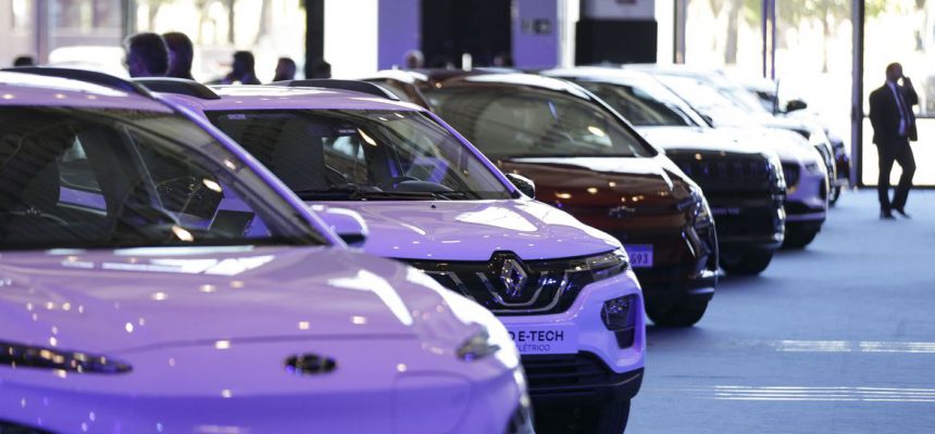 Brasília (DF), 14/06/2023 - Veículos elétricos e híbridos expostos no evento "Anfavea: Conduzindo o Futuro da Eletrificação no Brasil”. Foto: Marcelo Camargo/Agência Brasil