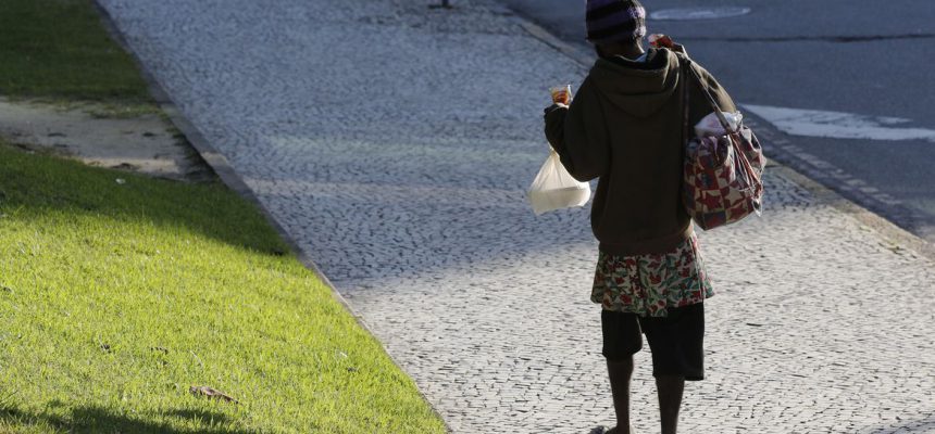 Rio de Janeiro - População vulnerável em situação de rua durante período de frio intenso no centro da cidade.  (Fernando Frazão/Agência Brasil)