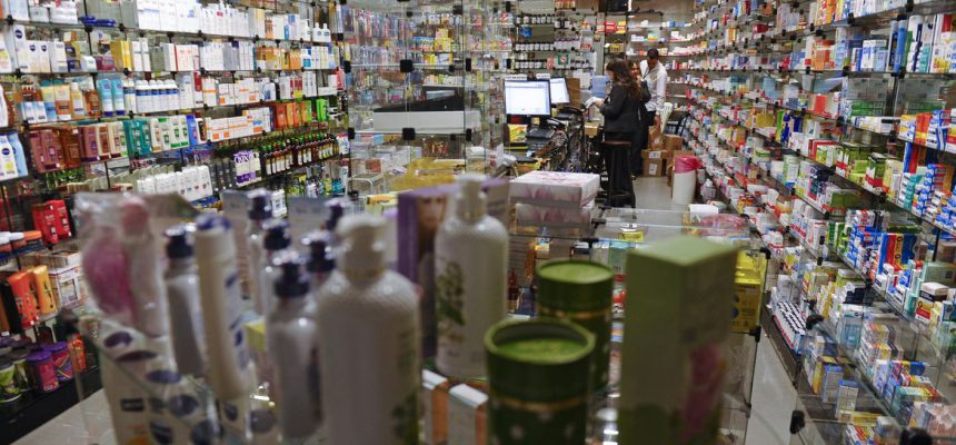 BIE - Banco de Imagens Externas - Rotina de trabalho da farmácia da ASCADE localizada na Câmara dos Deputados.

A MP 653, altera a Lei nº 13.021, de 8 de agosto de 2014, que dispõe sobre o exercício e a fiscalização das atividades farmacêuticas.

Foto: Jefferson Rudy/Agência Senado