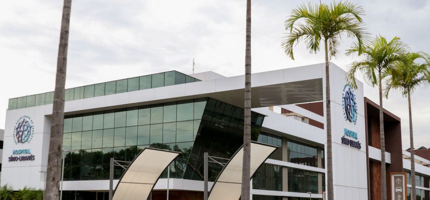 Brasília (DF) 29/09/2023 - Fachada do hospital Sírio-Libanês onde presidente Luiz Inácio Lula da Silva, está internado nesta manhã desta sexta-feira (29), em Brasília, para ser submetido a uma cirurgia no lado direito do quadril, em razão de uma artrose na cabeça do fêmur, que é um desgaste na cartilagem que reveste as articulações, o que causa dores e até limitações de movimento.
Foto: Fabio Rodrigues-Pozzebom/Agência Brasil