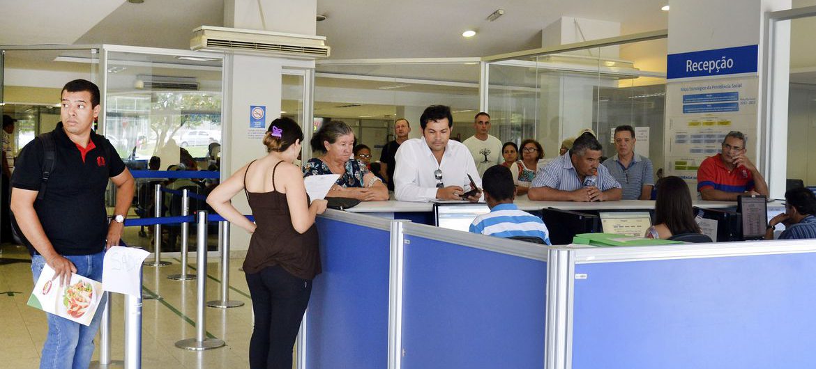 Brasília - Após mais de quatro meses de paralisação, médicos peritos do INSS retornaram hoje (25) ao trabalho com atendimento exclusivo para perícia inicial (Valter Campanato/Agência Brasil)