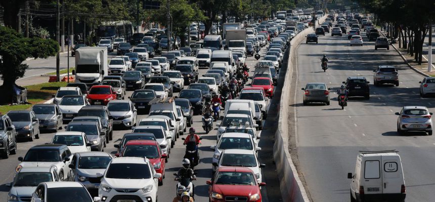São Paulo (SP), 24/03/2023 - Trânsito intenso na Avenida Tiradentes, na região da Luz, no segundo dia de greve dos metroviários em São Paulo. Foto: Fernando Frazão/Agência Brasil